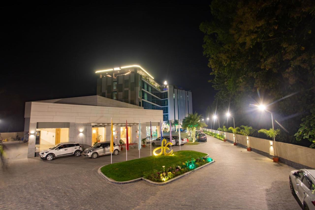 Hotel Siraichuli Chitwan Luaran gambar